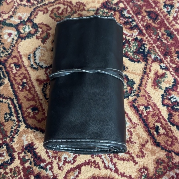 Makeup brush set with carry case - Picture 7 of 9